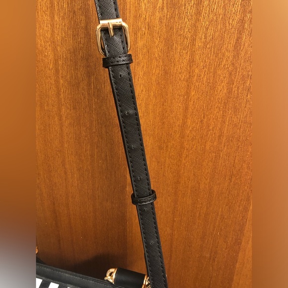 Black and White Striped Crossbody Purse - Picture 5 of 8